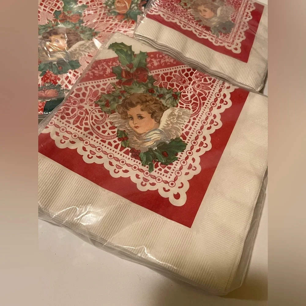 NWT LOT OF C.R. GIBSON VICTORIAN CHRISTMAS PLATES & NAPKINS.